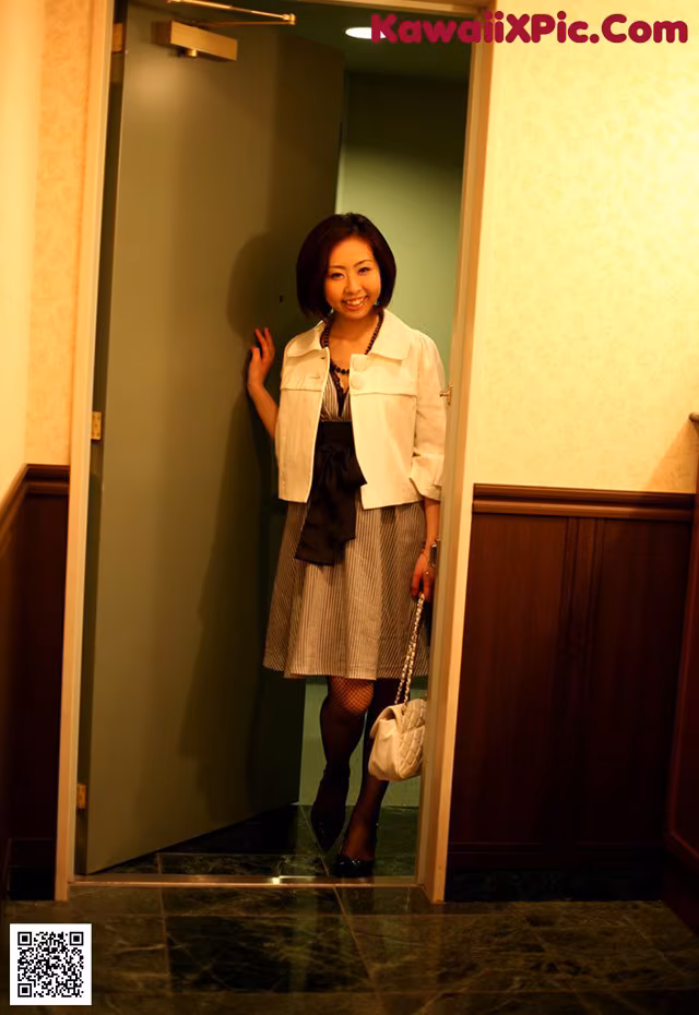 Natsume Sawamura - Out Milf Convinsing